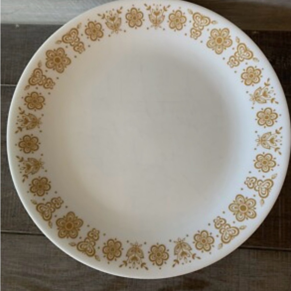 Charming Gold Floral Dinner Plate
